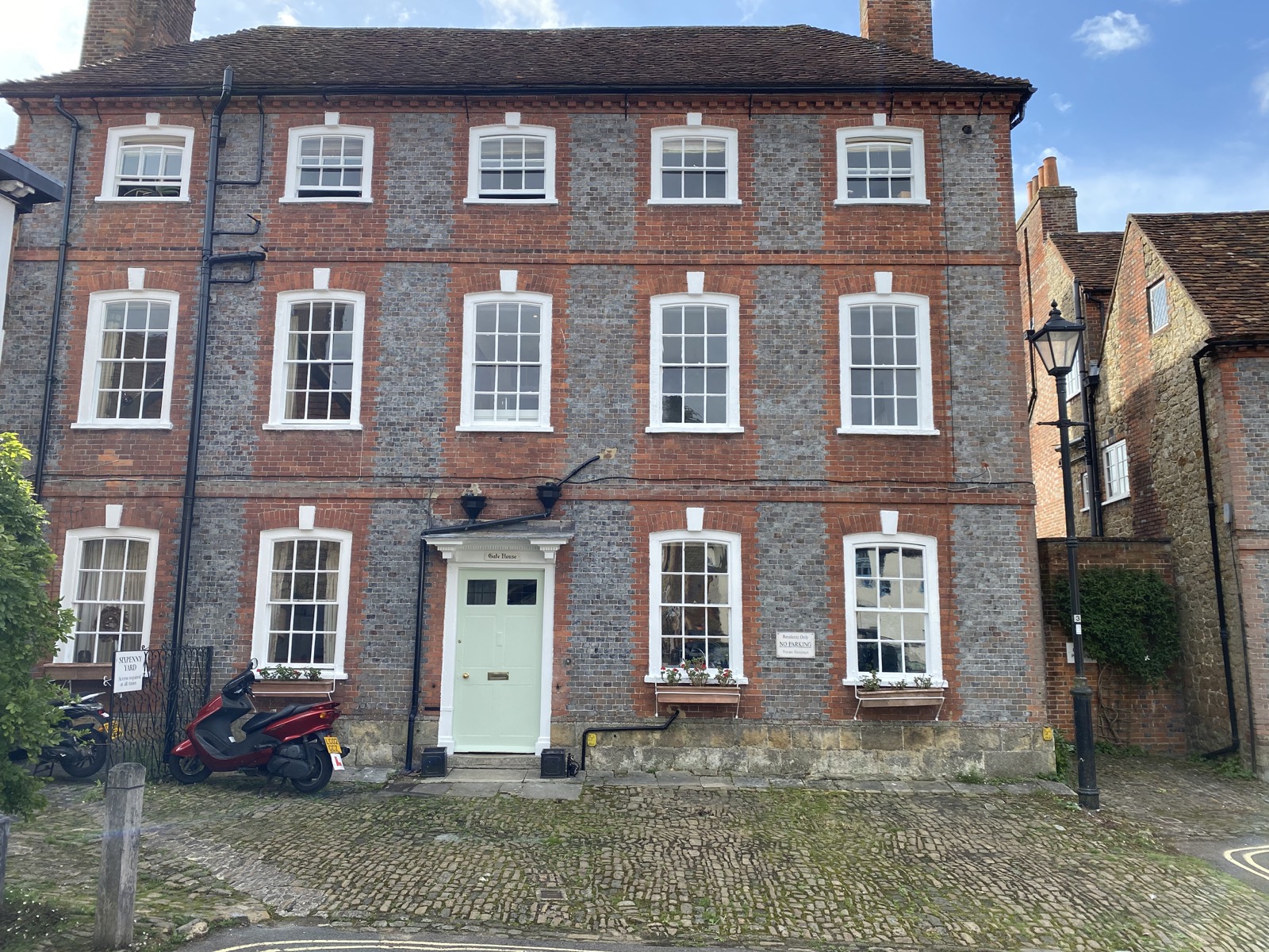 Midhurst Gate House selected property photograph 01